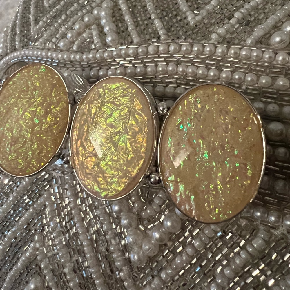 Bracelets - Picture 3 of 6